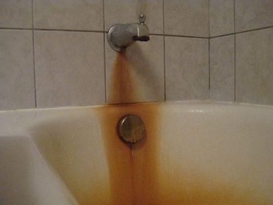 cách tẩy rỉ sét trên các bề mặt chất liệu gạch