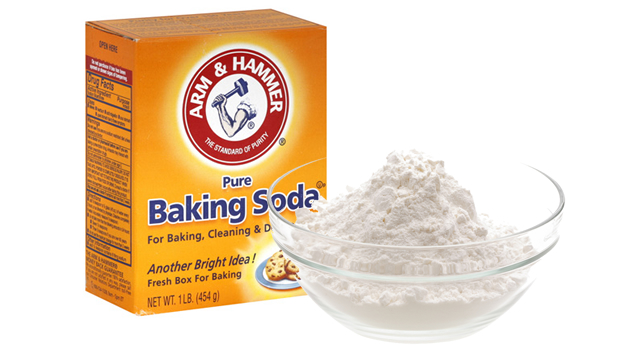 Tạo hỗn hợp baking soda tẩy rỉ sét trên kim loại